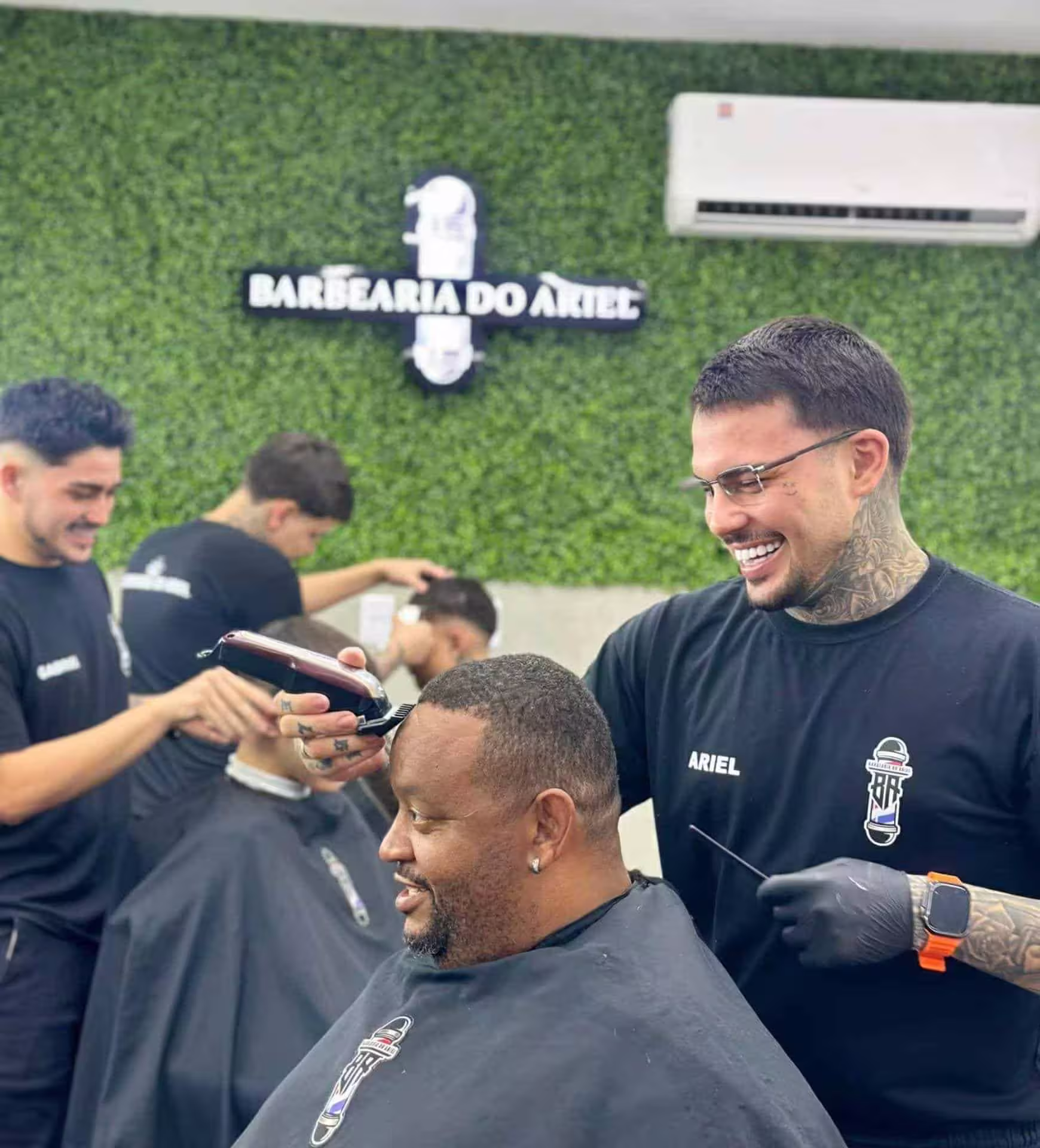 Barbearia do Ariel - Equipe trabalhando